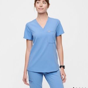 FIGS Catarina one pocket scrub top NWT